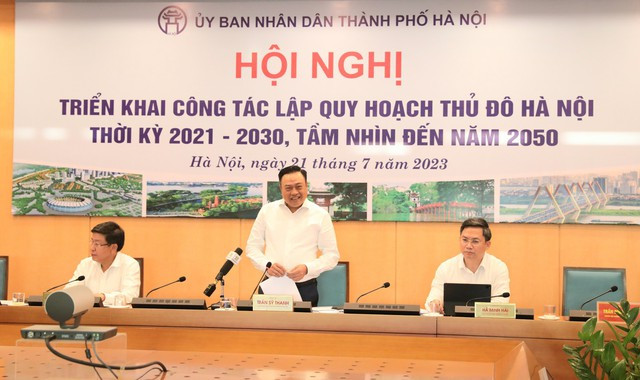 Chủ tịch TP Hà Nội Trần Sỹ Thanh phát biểu tại Hội nghị Chủ tịch TP Hà Nội Trần Sỹ Thanh phát biểu tại Hội nghị