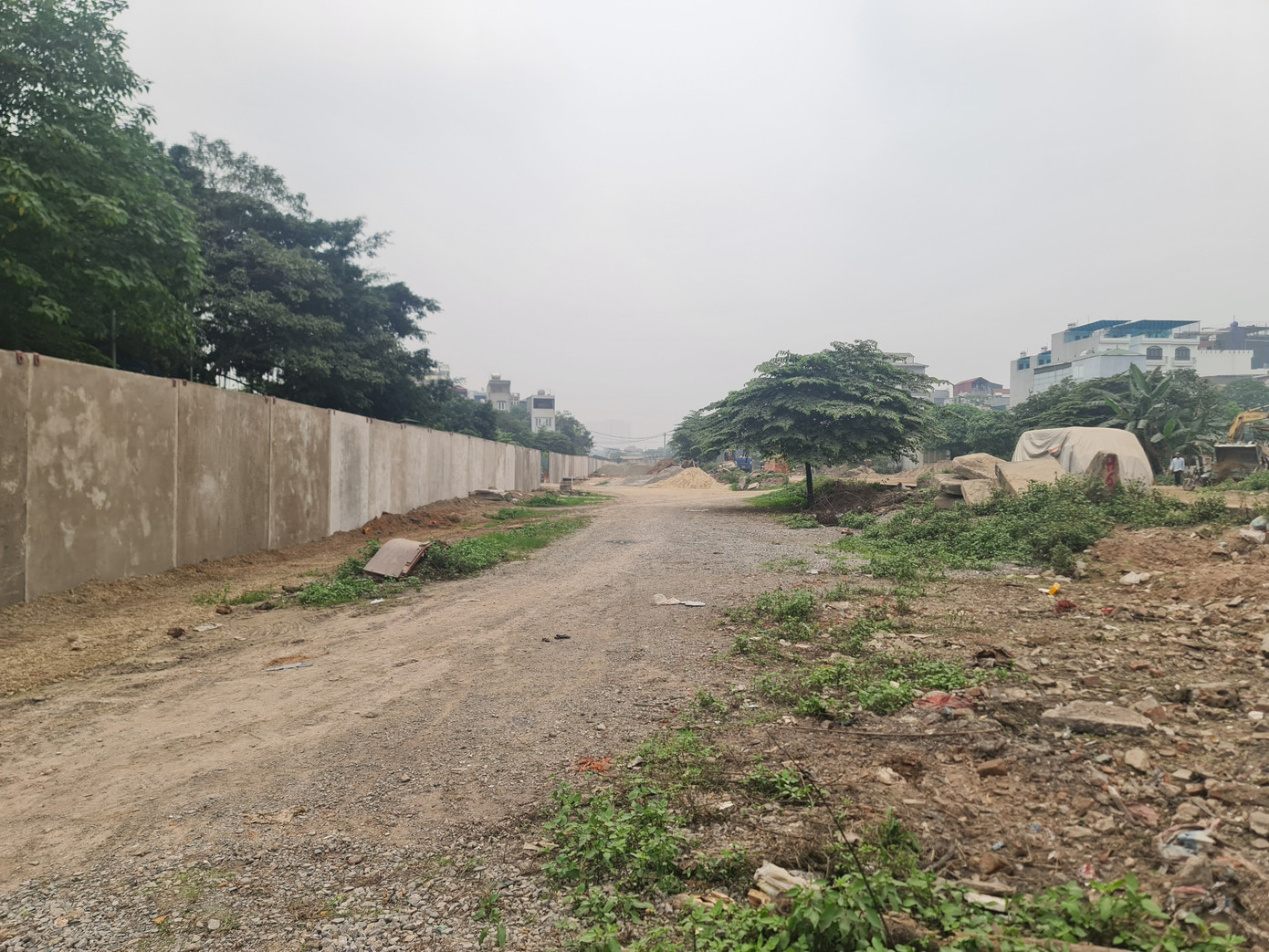 Công trường vắng bóng công nhân.