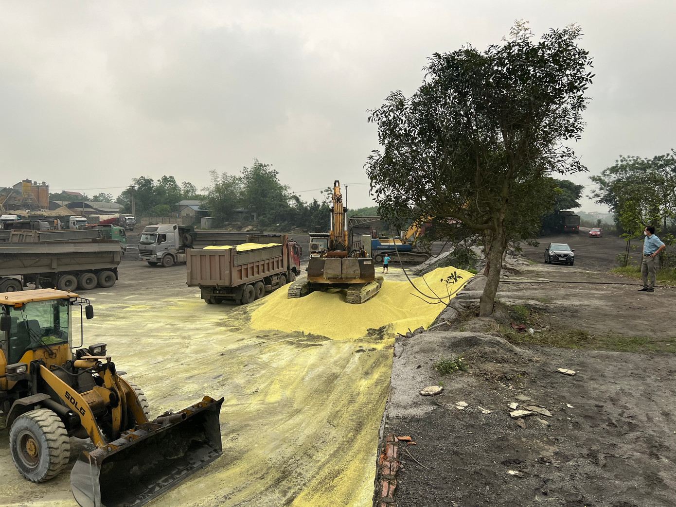 Đến 10 giờ sáng 4/4, toàn bộ lưu huỳnh đã được giải toả dứt điểm