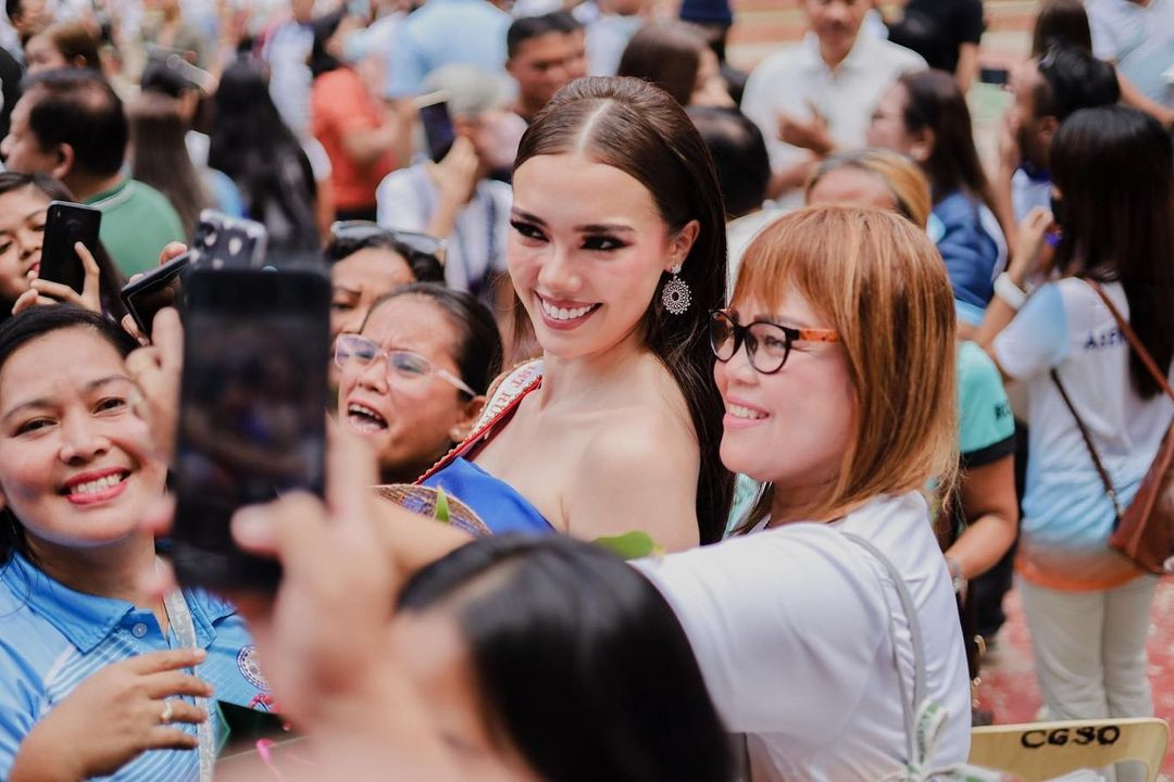 Annabelle Mcdonell sinh ra tại Anh, lớn lên ở thành phố Iligan (Philippines). Người đẹp từng học tại La Salle Academy ở Iligan. Năm 2019, Annabelle theo học bằng cử nhân về lãnh sự và ngoại giao tại một ngôi trường nổi tiếng ở Manila.