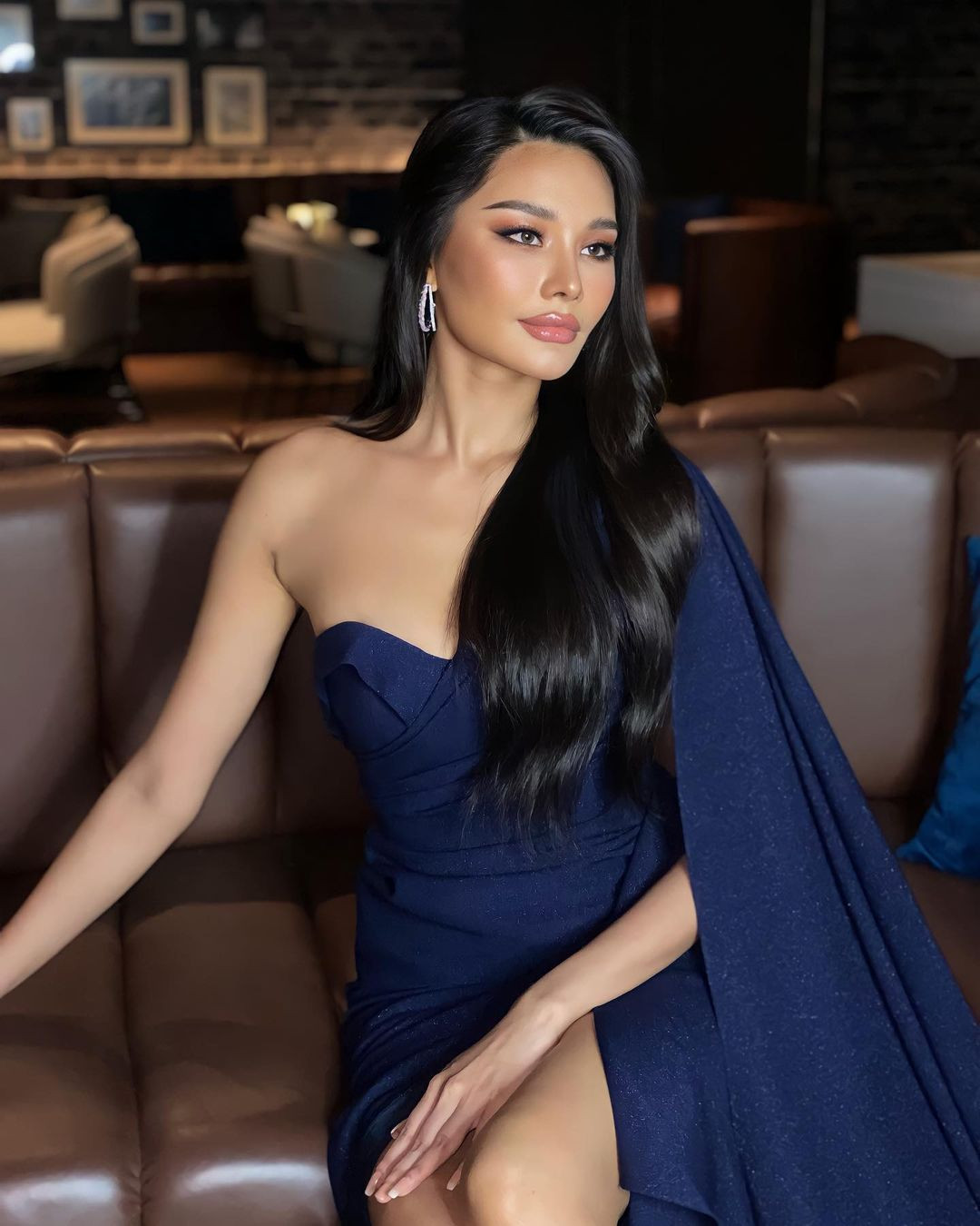 Mặc dù vậy, may mắn nhiều lần không mỉm cười với First Wang. Tại Hoa hậu Hoàn vũ Thái Lan 2019 cô vào top 5, trong khi đó tại cuộc thi Hoa hậu Hoàn vũ Thái Lan 2022 cô chỉ vào top 10. Sau 2 lần thất bại ở đấu trường Hoàn vũ, First Wang quyết định chuyển hướng, đăng ký dự thi Hoa hậu Siêu quốc gia Thái Lan 2022. Đây được xem là quyết định đúng đắn khi đương kim Hoa hậu Siêu quốc gia Thái Lan là người đẹp Praewwanich Ruangthong cũng từng nhiều lần thất bại ở Hoa hậu Hoàn vũ Thái Lan trước khi đăng quang.