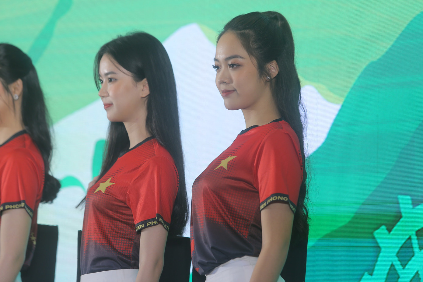 Bộ racekit hứa hẹn sẽ giúp các vận động viên xuất hiện nổi bật và tràn đầy năng lượng tại giải Tiền Phong Marathon 2023 diễn ra ở Lai Châu sắp tới.