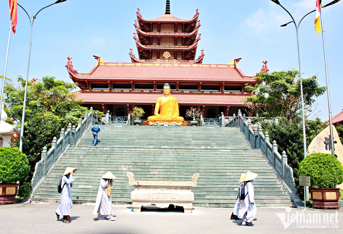 Mỗi ngày, chùa đón nhiều lượt khách thập phương, Phật tử và ni sư đến chiêm bái, tu học. Mỗi ngày, chùa đón nhiều lượt khách thập phương, Phật tử và ni sư đến chiêm bái, tu học.