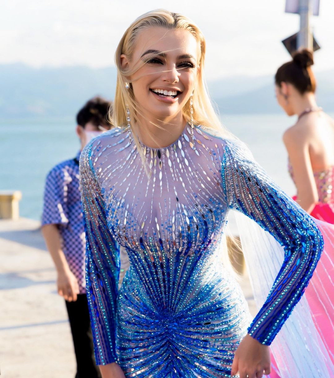 Tham dự đêm chung kết Miss World Vietnam 2022, Karolina Bielawska khiến công chúng choáng ngợp với vẻ ngoài gợi nhớ tới công chúa Elsa. Cô được ê-kíp trang phục, make-up của Việt Nam hoàn thiện vẻ ngoài. Cô cũng để hình ảnh trong chuyến đi Việt Nam làm ảnh đại diện trên trang Instagram cá nhân có hơn 250.000 người theo dõi. Karolina Bielawska trở lại Việt Nam vào tháng 9/2022.