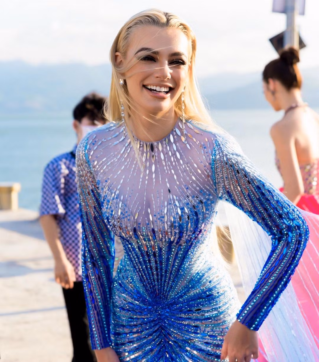 Tham dự đêm chung kết Miss World Vietnam 2022, Karolina Bielawska khiến công chúng choáng ngợp với vẻ ngoài gợi nhớ tới công chúa Elsa. Cô được ê-kíp trang phục, make-up của Việt Nam hoàn thiện vẻ ngoài. Cô cũng để hình ảnh trong chuyến đi Việt Nam làm ảnh đại diện trên trang Instagram cá nhân có hơn 250.000 người theo dõi. Karolina Bielawska trở lại Việt Nam vào tháng 9/2022.