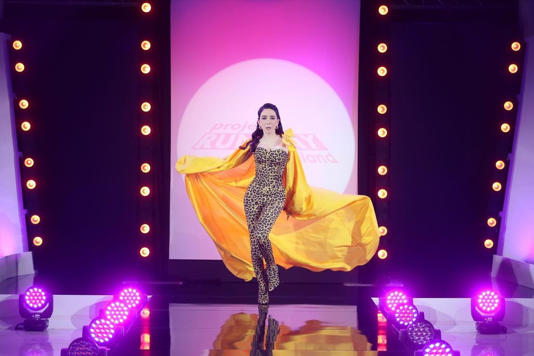 Hình ảnh bà Anne trên chương trình Project Runway Thailand.