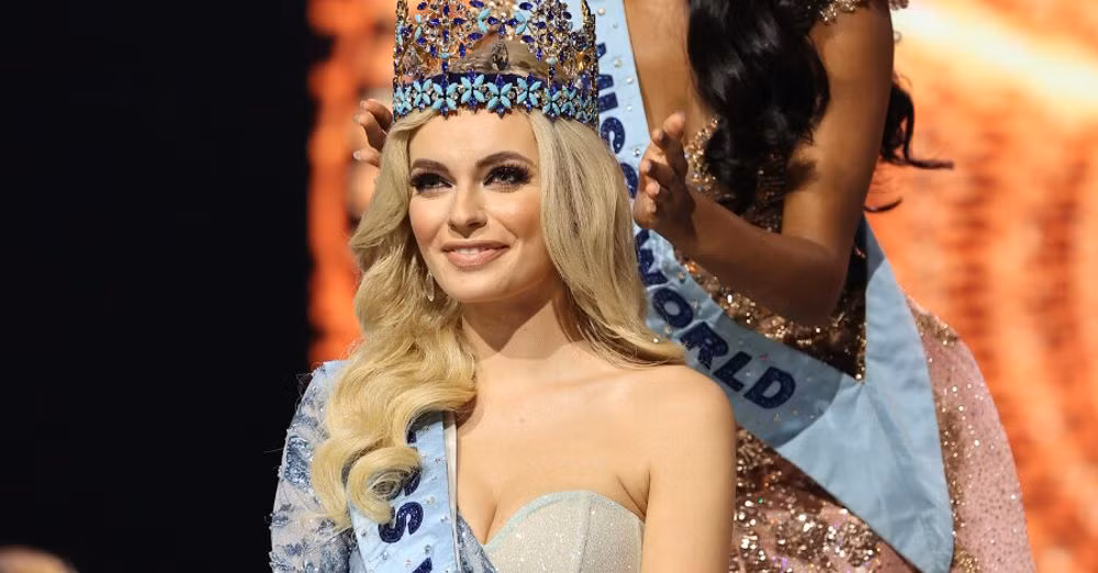 Ngày 17/3/2022, người đẹp Ba Lan Karolina Bielawska đăng quang ngôi vị Miss World lần thứ 70 - Miss World 2021 trong đêm chung kết tổ chức ở Puerto Rico. Khi ấy, chiến thắng của Karolina Bielawska nhận được sự ủng hộ của công chúng. Trong suốt nhiệm kỳ, Karolina Bielawska luôn giữ vững phong độ về nhan sắc, đồng thời được đánh giá là một trong những hoa hậu có nhiều hoạt động sôi nổi, ý nghĩa.