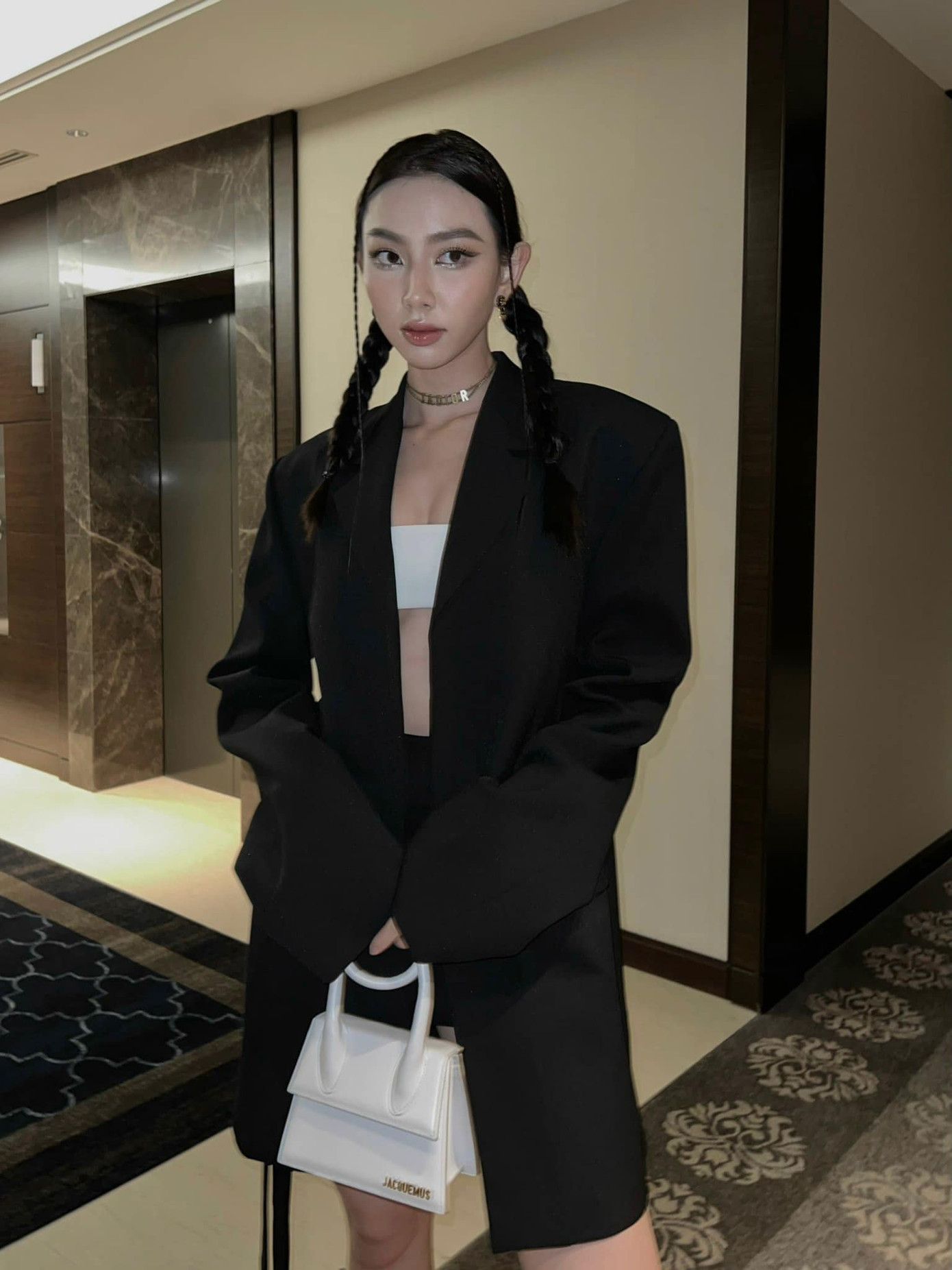 Phong cách cá tính của Thùy Tiên khi dự sự kiện ở Indonesia.