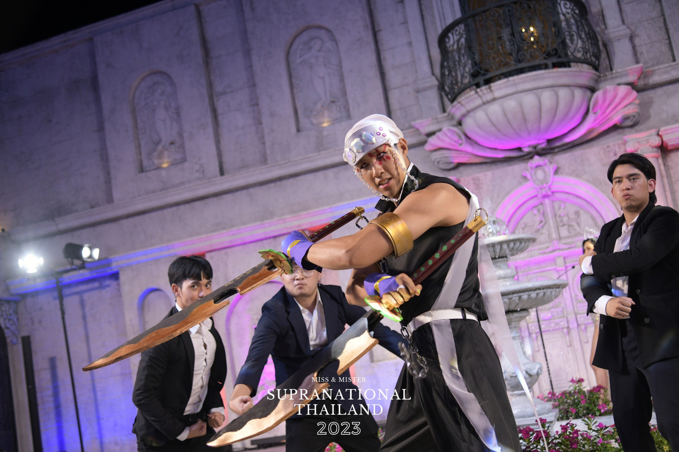 Khán giả đánh giá hình thể dàn thí sinh năm nay đồng đều, ấn tượng, tuy nhiên cách lựa chọn trang phục và trình diễn của họ được cho là chưa phù hợp.