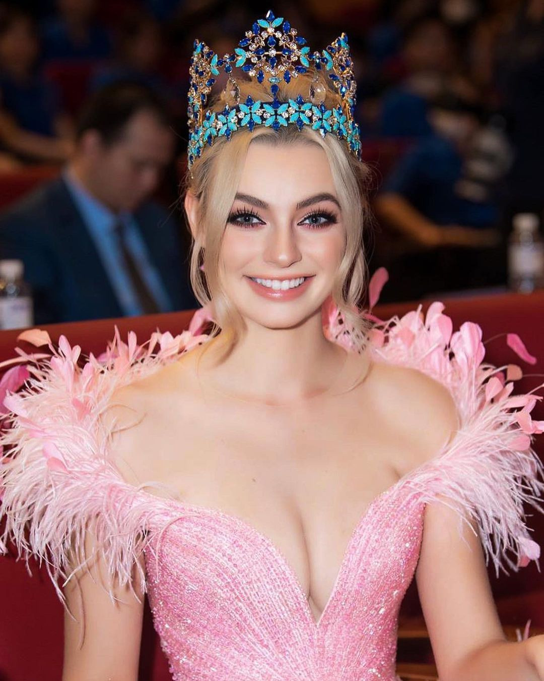 Tháng 7/2022, Karolina Bielawska sang Việt Nam để tham dự đêm chung kết Miss World Vietnam 2022. Cô có dịp hội ngộ người bạn cũ là Hoa hậu Đỗ Thị Hà và Hoa hậu Thế giới Việt Nam 2019 Lương Thùy Linh. Đây cũng là lần đầu Karolina Bielawska tới Việt Nam.