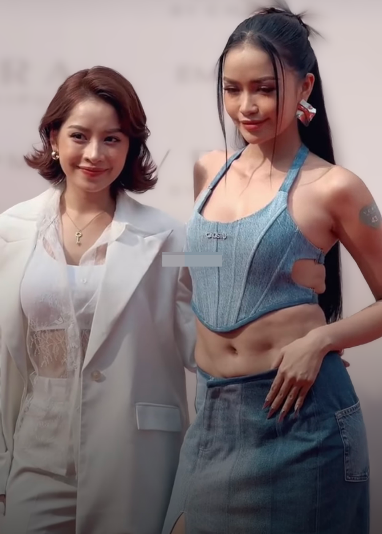 Ngọc Châu gây tranh cãi khi lộ mỡ thừa trong trang phục khoe eo. Ngọc Châu gây tranh cãi khi lộ mỡ thừa trong trang phục khoe eo.