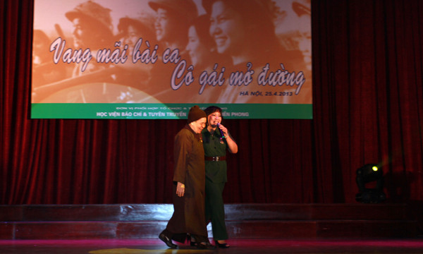 Chương trình cũng đã giao lưu với nữ Anh hùng LLVTND, Cựu TNXP Hồ Thị Thu Hiền, Ni sư Đàm Phương (từng là TNXP với tên Nguyễn Thị Phương), nhà thơ Cảnh Giang