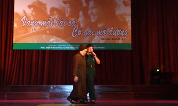 Chương trình cũng đã giao lưu với nữ Anh hùng LLVTND, Cựu TNXP Hồ Thị Thu Hiền, Ni sư Đàm Phương (từng là TNXP với tên Nguyễn Thị Phương), nhà thơ Cảnh Giang