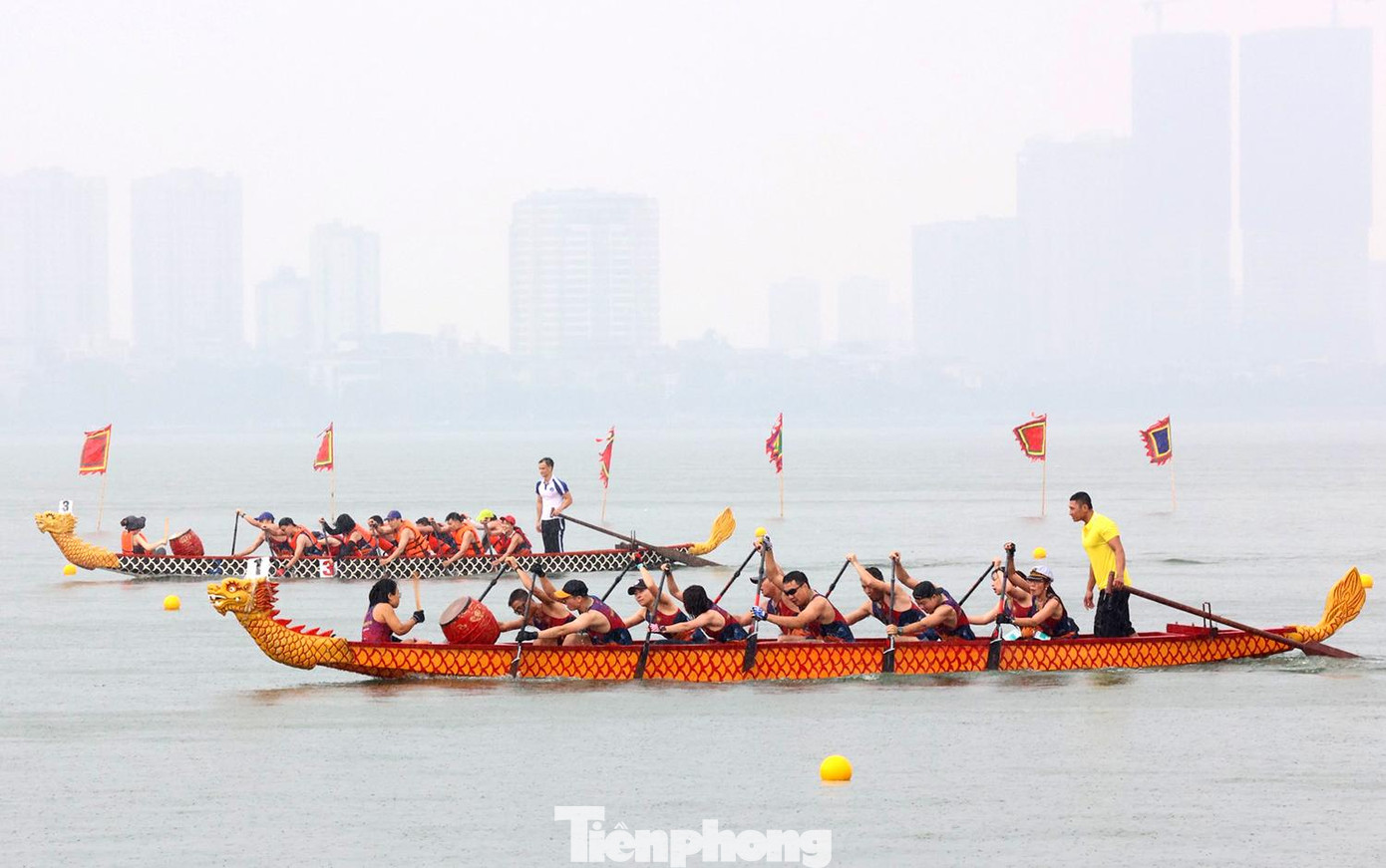 Màn thi đấu quyết liệt của các VĐV.