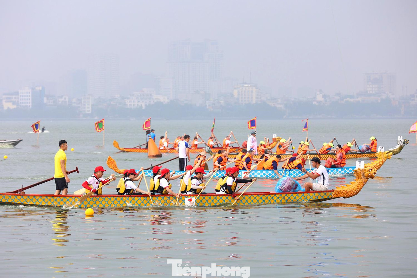Giải đấu được chia thành 4 nhóm đối tượng, gồm: nhóm đội mạnh các tỉnh, thành; nhóm các quận, huyện, thị xã; nhóm đại sứ quán, tổ chức quốc tế; nhóm dành cho câu lạc bộ, doanh nghiệp, tổ chức trong nước và các thành viên yêu thích môn đua thuyền.