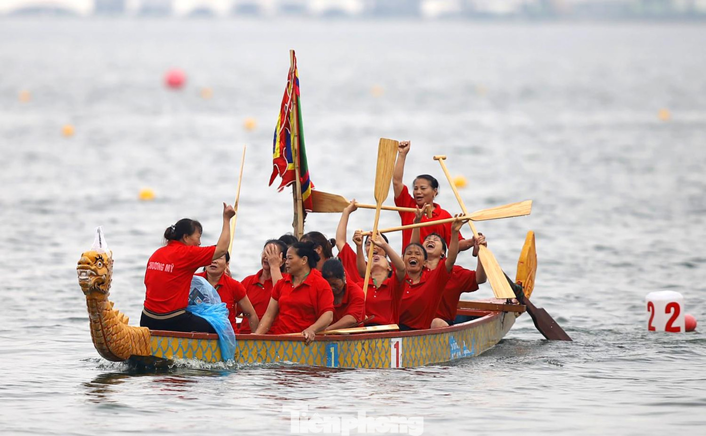 Đội đua huyện Chương Mỹ đã về đích đầu tiên. Cũng năm 2018, đội đua này cũng đã đạt giải nhất bơi chải thuyền rồng Hà Nội.
