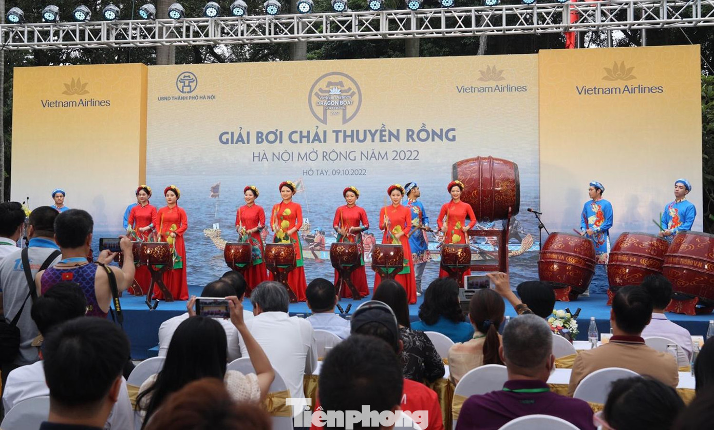 Tại Lễ khai mạc, các vận động viên và công chúng Thủ đô đã được thưởng thức các tiết mục biểu diễn nghệ thuật, thể thao, múa Lân - Sư - Rồng đặc sắc của các đơn vị nghệ thuật và vận động viên thể thao.