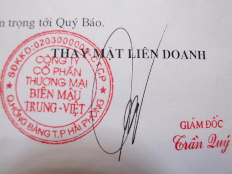 Ông Trần Quý vừa là Giám đốc Trung Việt đồng thời là Giám đốc Cty TNHH Tân Hội Đông