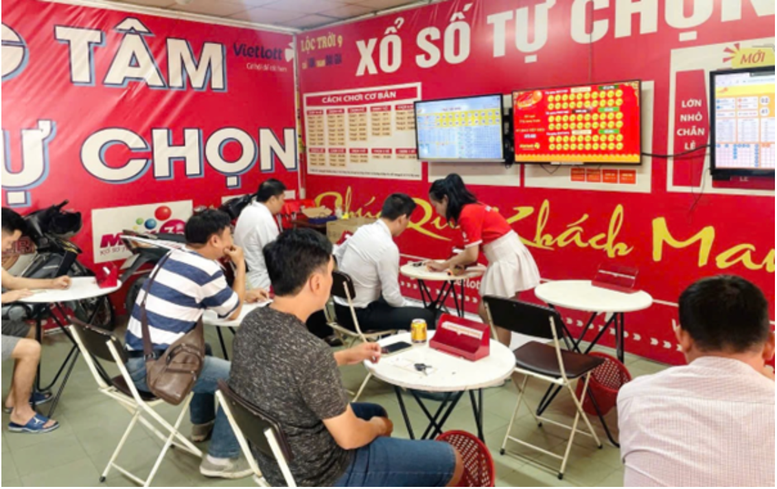 Dù đã có mặt tại thị trường Việt Nam gần 5 năm nhưng đến nay Keno vẫn là sản phẩm thu hút đông đảo người chơi tại các điểm bán Vietlott trên toàn quốc.