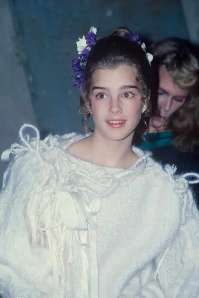 Brooke Shields là biểu tượng sắc đẹp của Hollywood vào thập niên 1980. Brooke Shields là biểu tượng sắc đẹp của Hollywood vào thập niên 1980.