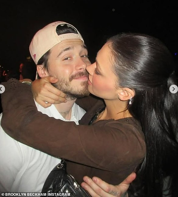 Brooklyn và Nicola đăng ảnh tại lễ hội âm nhạc, mà không có động thái nào chúc mừng sinh nhật Victoria.