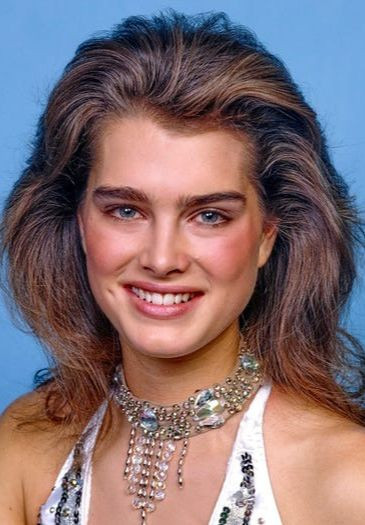 Phải mất một thời gian dài, Brooke Shields có thể tự tin và thoải mái với nhan sắc trời cho. Ảnh: Getty Images/IG. Phải mất một thời gian dài, Brooke Shields có thể tự tin và thoải mái với nhan sắc trời cho. Ảnh: Getty Images/IG.