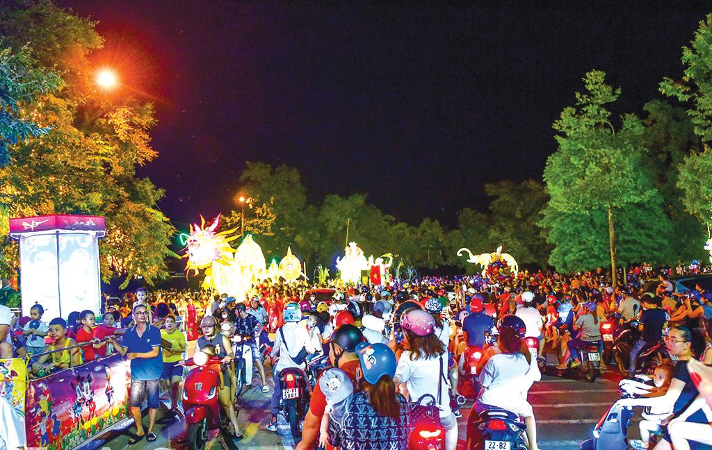 Khung cảnh rước đèn Trung thu ở Tuyên Quang