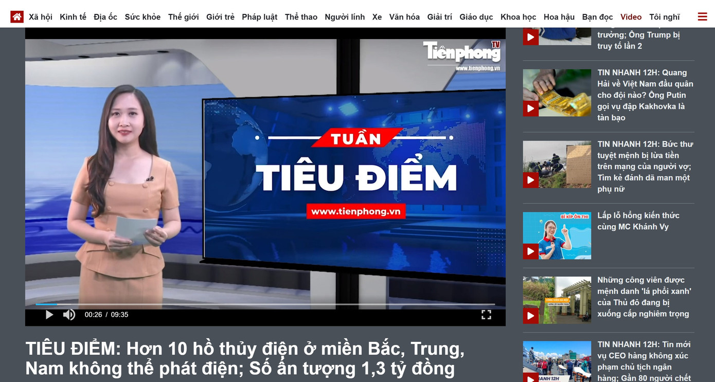 MC vừa phải lên kịch bản, dẫn và dựng hậu kỳ cho bản tin của mình trong thời gian ngắn để kịp lên sóng