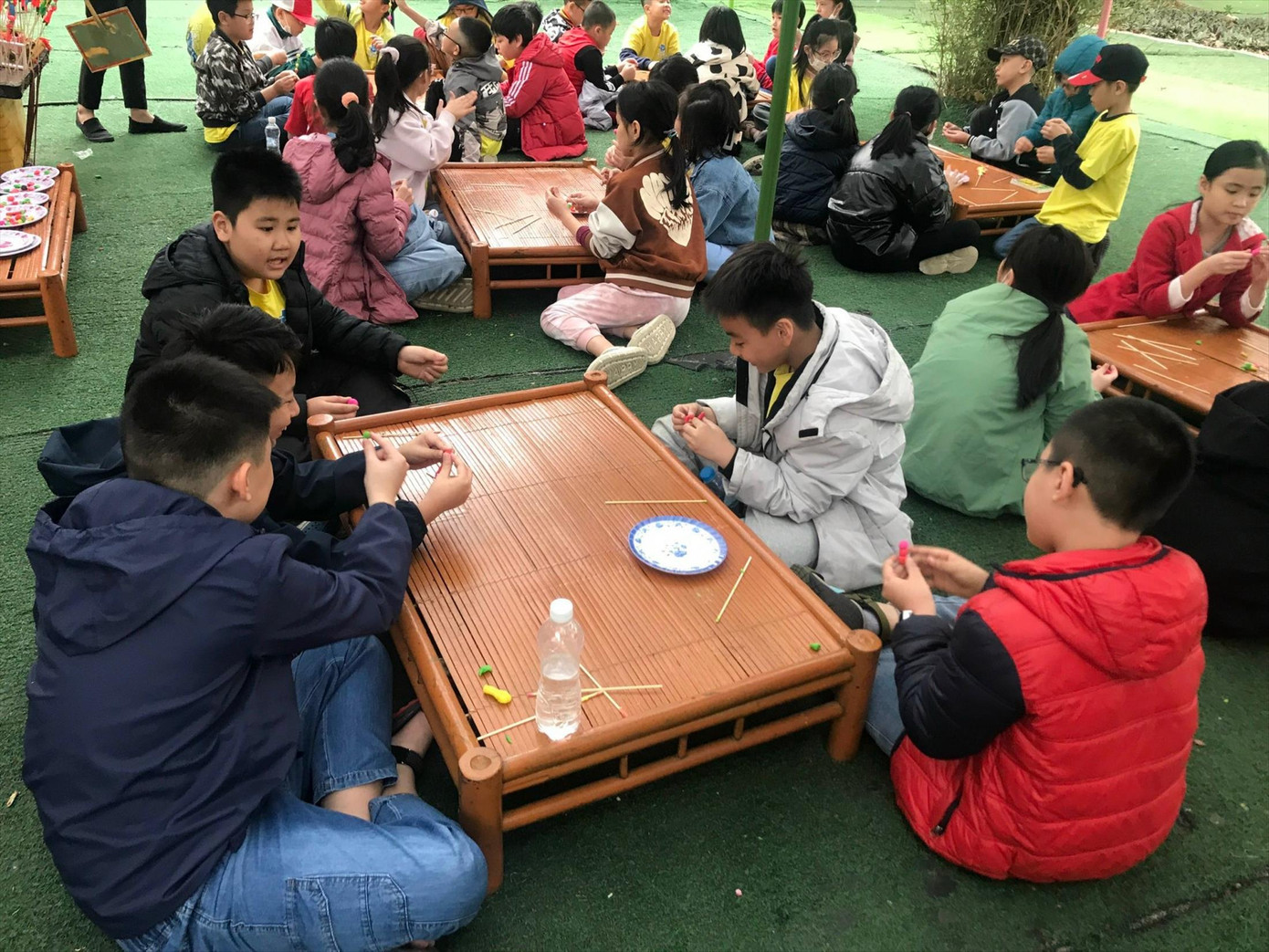 Học sinh một trường tiểu học tại Hà Nội trong chuyến dã ngoại