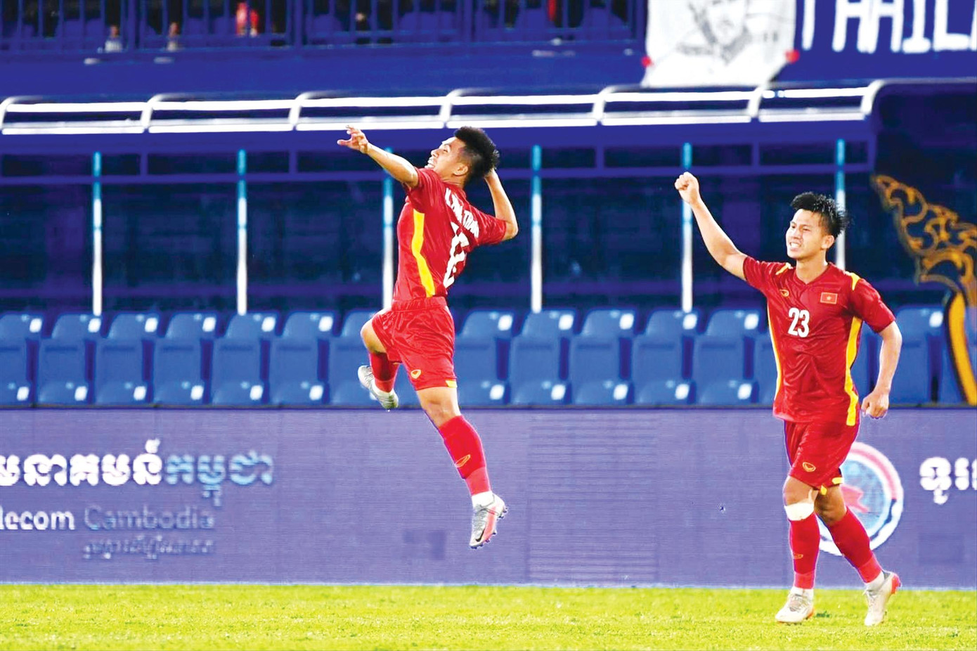 Trung Thành ăn mừng bàn thắng từ pha sút phạt đẹp mắt, mang lại chiến thắng ý nghĩa cho U23 Việt Nam trước U23 Thái Lan. Ảnh: Anh Đoàn