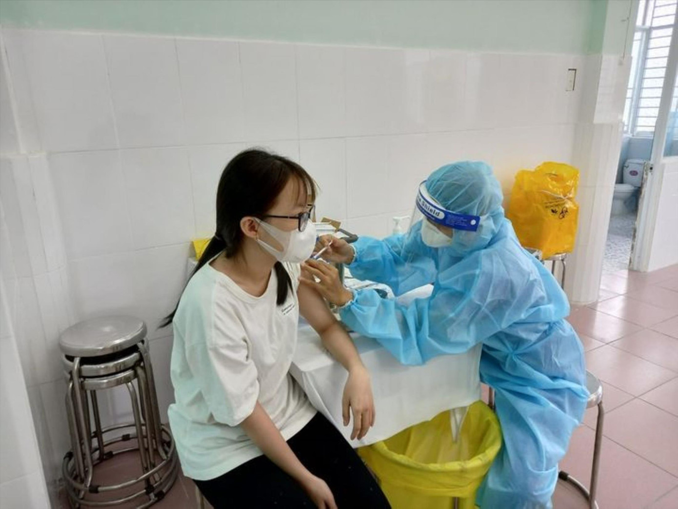 Bộ Y tế khuyến cáo người dân tiêm vắc xin phòng COVID-19 mũi nhắc lại