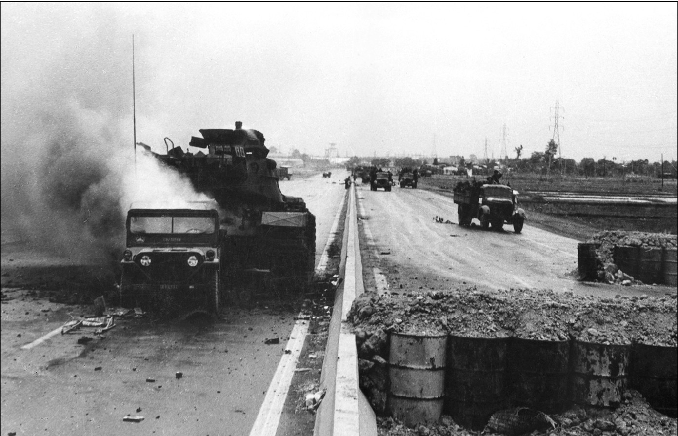 Trên đường tiến công tiêu diệt địch