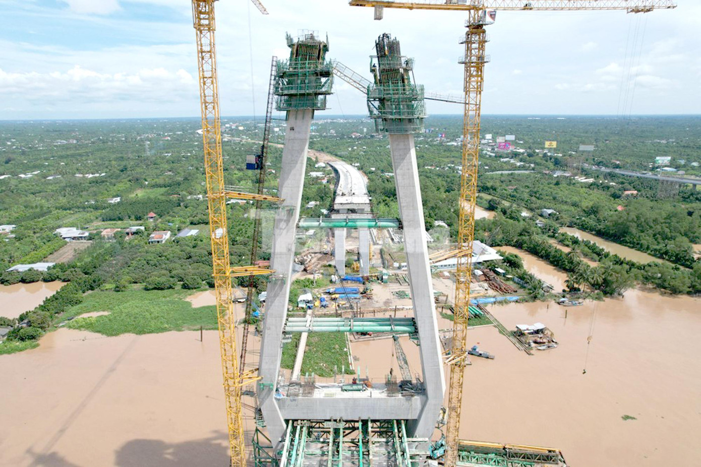 Dự kiến cuối năm nay Cầu Mỹ Thuận 2 sẽ hoàn thành đưa vào sử dụng. Dự kiến cuối năm nay Cầu Mỹ Thuận 2 sẽ hoàn thành đưa vào sử dụng.