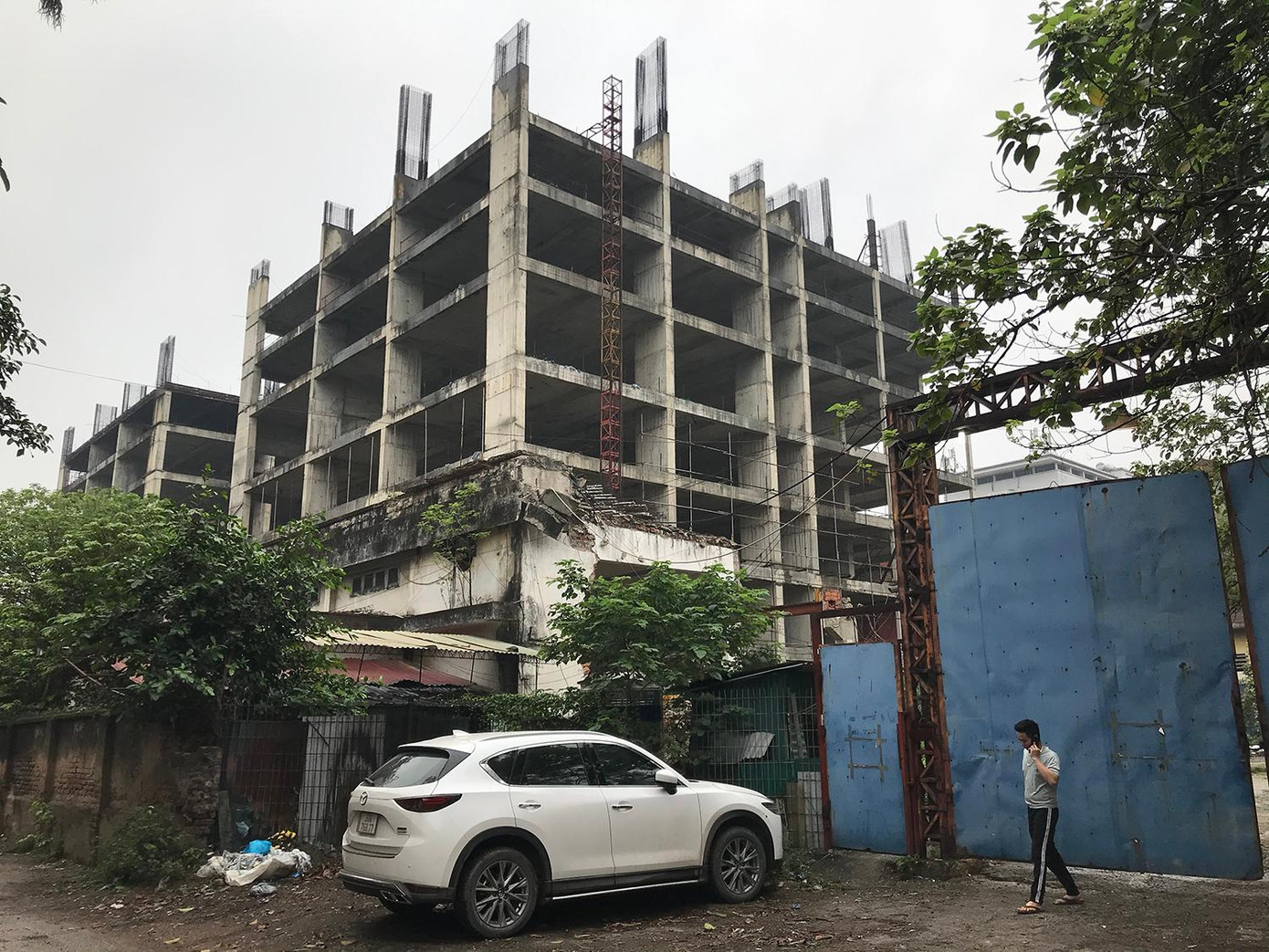 Một dự án “ôm đất” nhưng bỏ hoang, thậm chí chủ đầu tư “bặt tăm”, không liên lạc được trong nhiều năm ở Hà Nội ảnh: Trường Phong