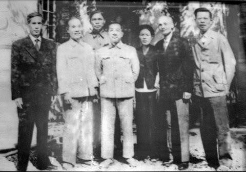 Nhà thơ Tố Hữu thăm quê Mẹ Tơm tháng 2-1988 Nhà thơ Tố Hữu thăm quê Mẹ Tơm tháng 2-1988