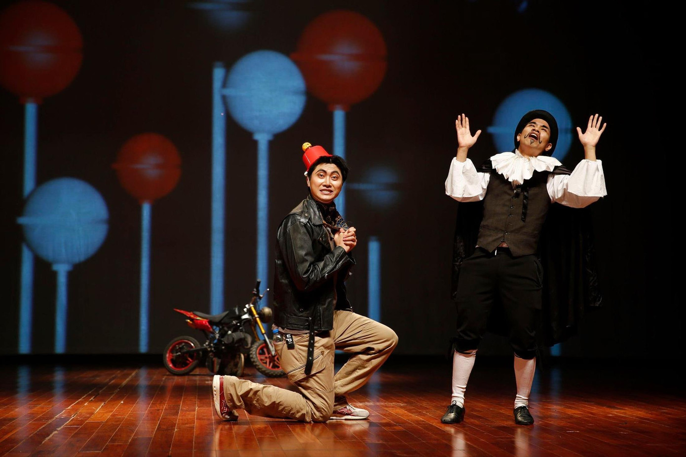 Sinh viên khoa Sân khấu, Trường ĐH Sân khấu - Điện ảnh Hà Nội với vở diễn tốt nghiệpẢnh: ĐHSKĐA Sinh viên khoa Sân khấu, Trường ĐH Sân khấu - Điện ảnh Hà Nội với vở diễn tốt nghiệpẢnh: ĐHSKĐA