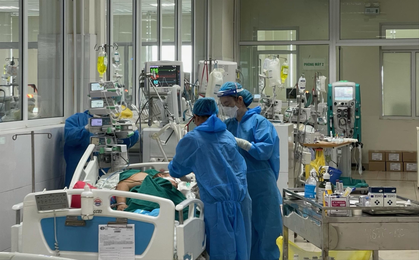 Cường độ làm việc cao, thu nhập thấp khiến nhiều cán bộ ngành y tại các cơ sở y tế công lập nghỉ việc ảnh: Thái Hà Cường độ làm việc cao, thu nhập thấp khiến nhiều cán bộ ngành y tại các cơ sở y tế công lập nghỉ việc ảnh: Thái Hà