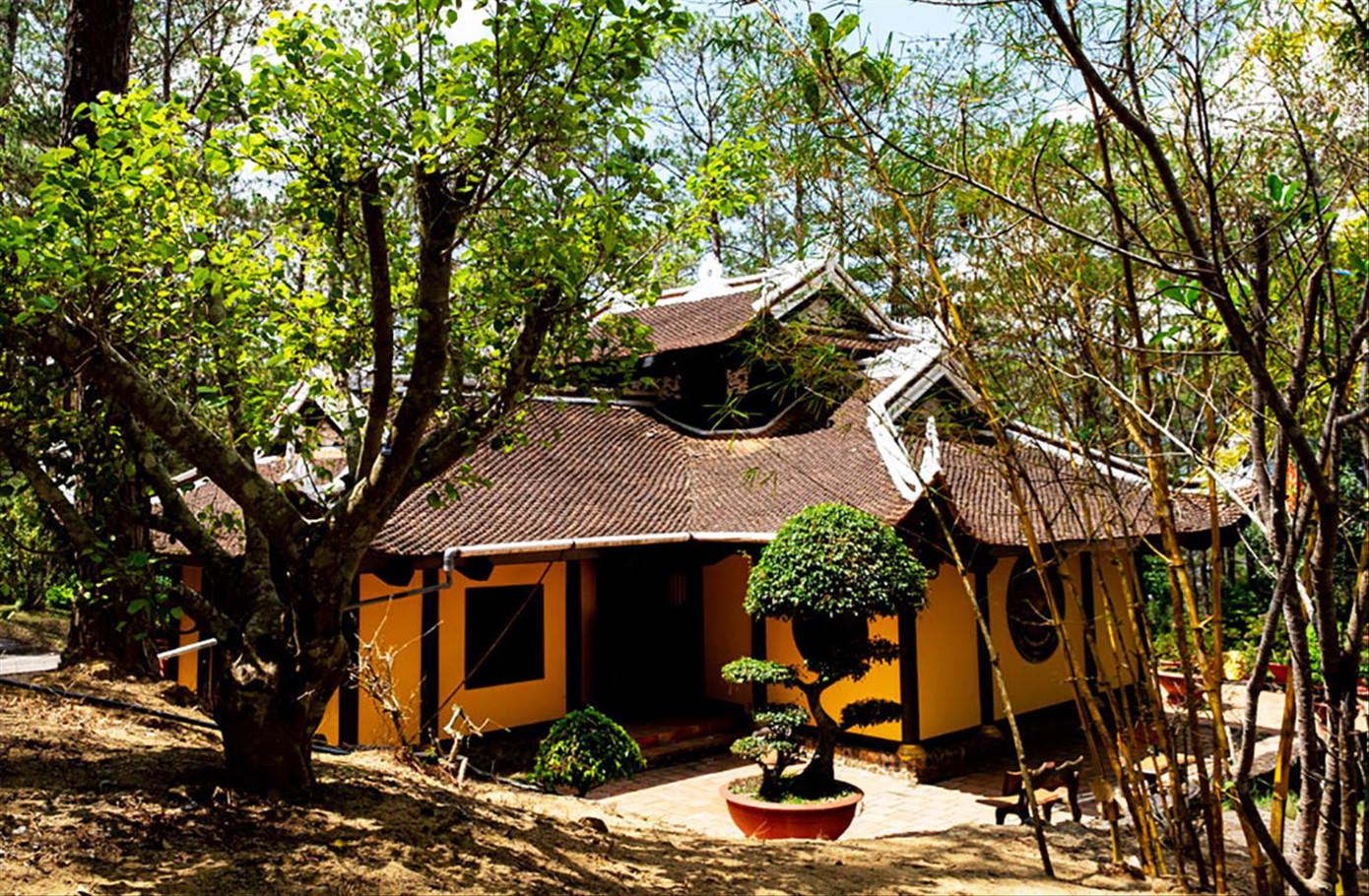 Một góc đền thờ Âu Lạc ở khu du lịch thác Prenn