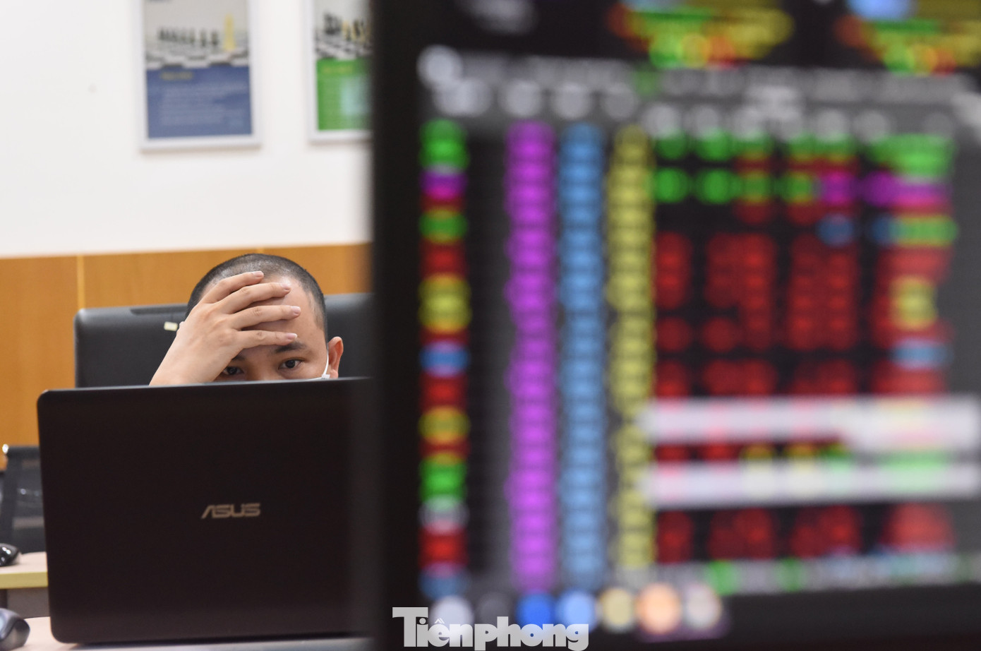 Giới phân tích nhận định, dòng tiền của nhà đầu tư nội năm nay sẽ "phòng thủ" nhiều hơn là chấp nhận rủi ro cao. Ảnh: Như Ý Giới phân tích nhận định, dòng tiền của nhà đầu tư nội năm nay sẽ "phòng thủ" nhiều hơn là chấp nhận rủi ro cao. Ảnh: Như Ý