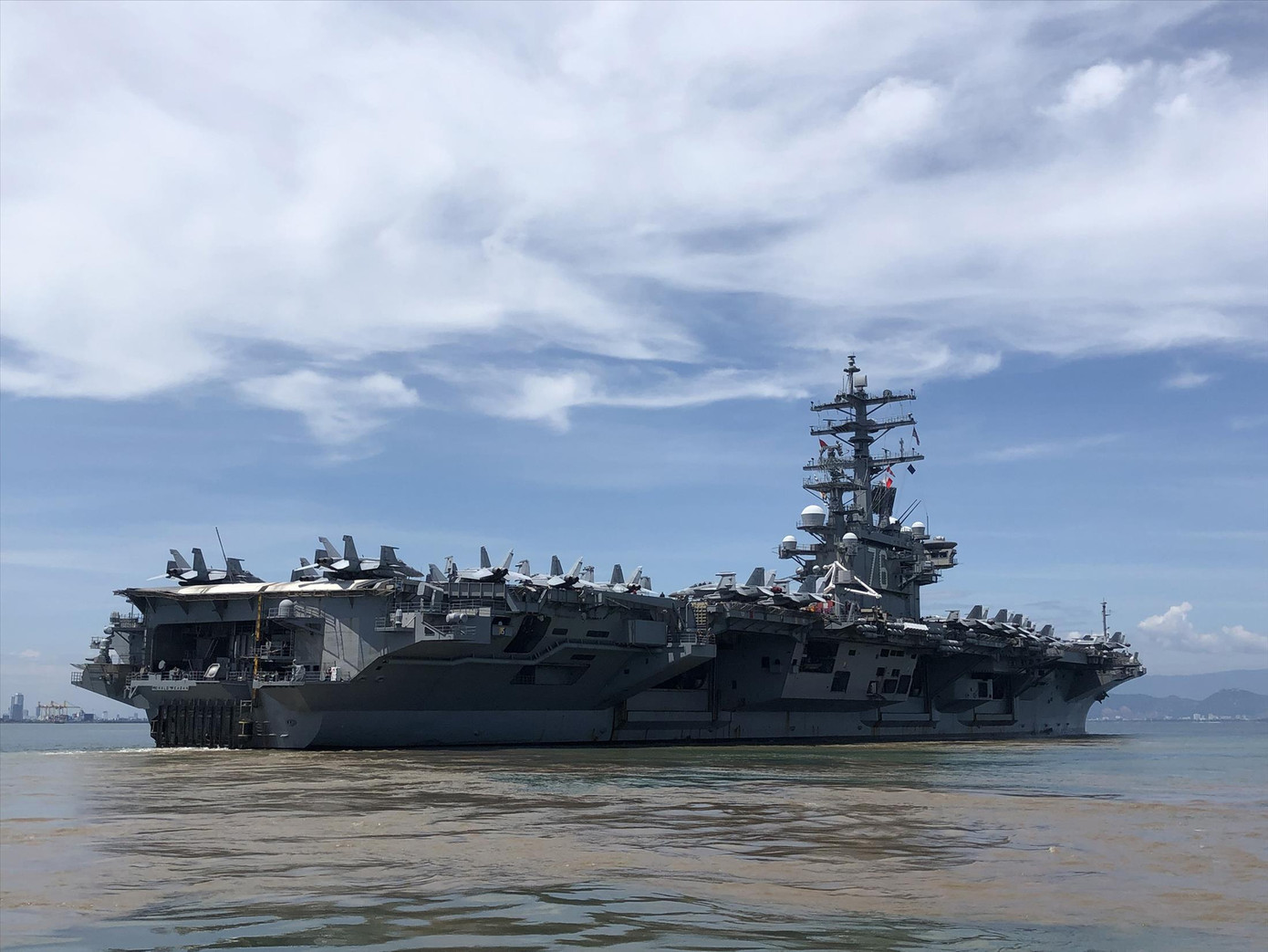 Tàu sân bay Mỹ USS Ronald Reagan rời Đà Nẵng vào sáng ngày 30/6. Ảnh: Nguyễn Thành
