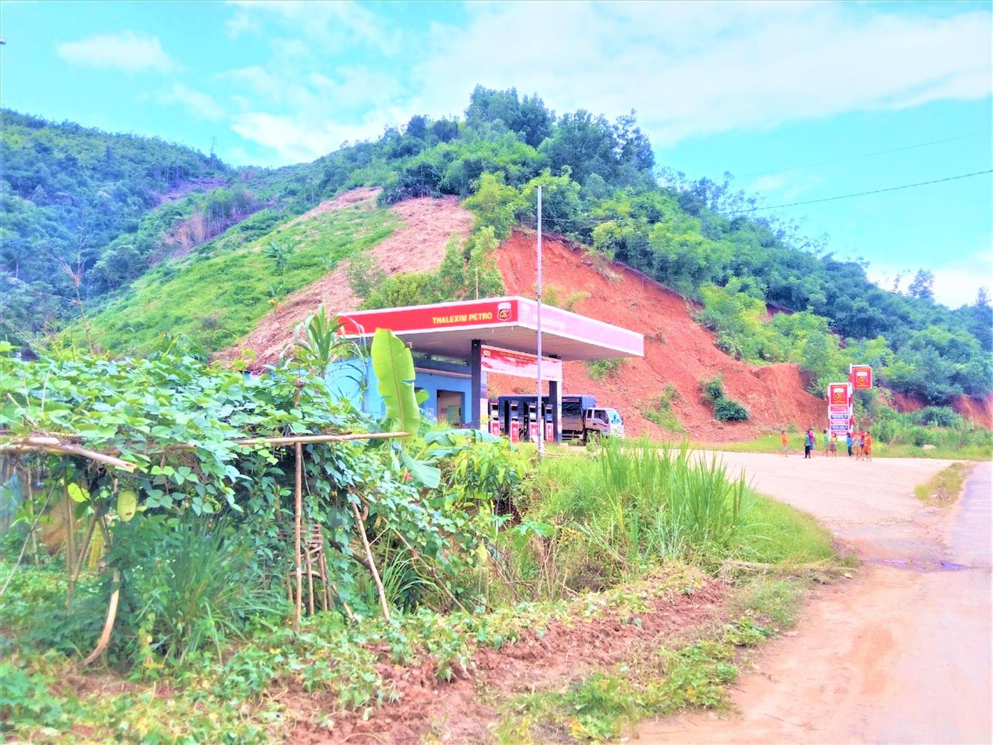 Phần đất xây dựng cây xăng dầu của gia đình ông Phạm Đặng Quang, cựu Phó chủ tịch huyện Đắk G’long được cấp trái quy định Phần đất xây dựng cây xăng dầu của gia đình ông Phạm Đặng Quang, cựu Phó chủ tịch huyện Đắk G’long được cấp trái quy định