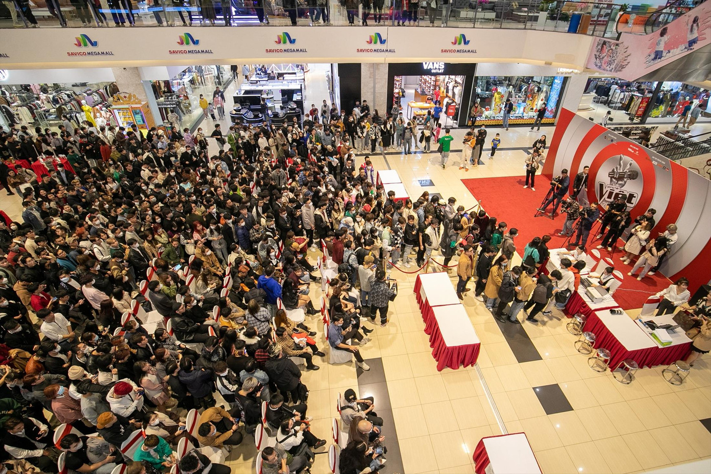 Giọng hát Việt 2023 vẫn giữ được sức hút nhất định (ảnh lớn); Ca sĩ Uyên Linh, Trọng Hiếu, Phương Vy là những Quán quân của Vietnam Idol