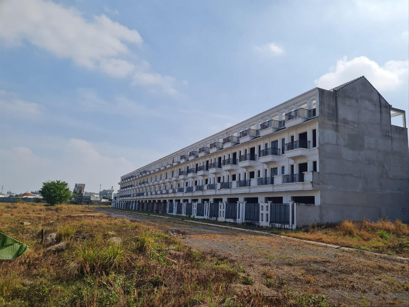 Dãy nhà ở thương mại đã được xây dựng tại Dự án Khu dân cư Bình Đa