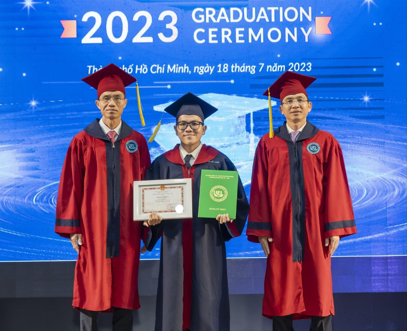 Lê Thanh Hải - thủ khoa của Trường ĐH Kinh tế - Luật, ĐHQG TPHCM trong ngày nhận bằng tốt nghiệp giữa tháng 7/2023 Lê Thanh Hải - thủ khoa của Trường ĐH Kinh tế - Luật, ĐHQG TPHCM trong ngày nhận bằng tốt nghiệp giữa tháng 7/2023