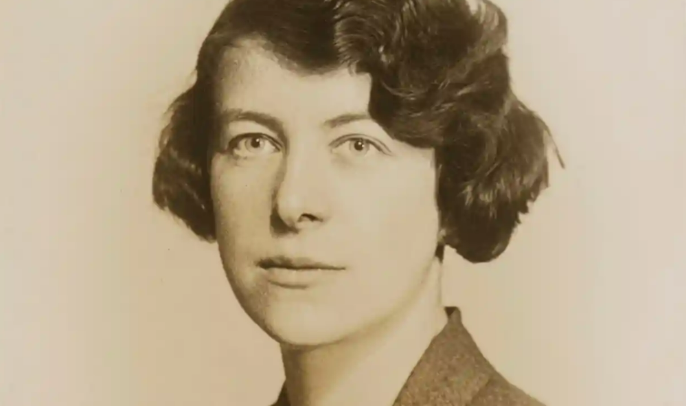 Bà Esther Simpson Bà Esther Simpson