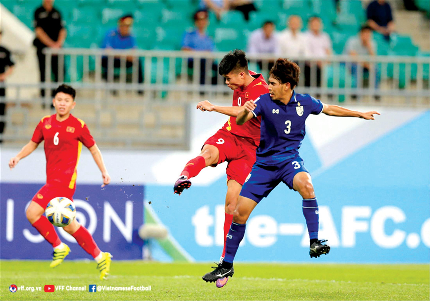Cú sút đẳng cấp nâng tỷ số lên 2-1 của Văn Tùng trong trận đấu với U23 Thái Lan ảnh: Anh Đoàn