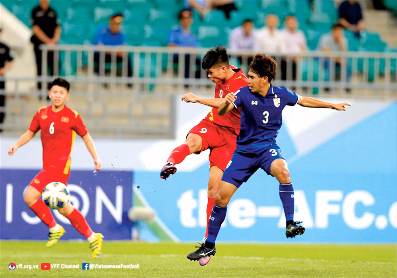 Cú sút đẳng cấp nâng tỷ số lên 2-1 của Văn Tùng trong trận đấu với U23 Thái Lan ảnh: Anh Đoàn