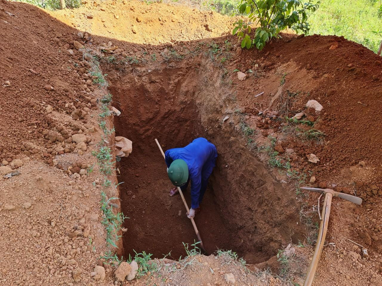 Lực lượng chức năng tiếp tục khai quật, mở rộng tìm kiếm các hài cốt liệt sĩ ở khu vực thôn Tân Xá Lực lượng chức năng tiếp tục khai quật, mở rộng tìm kiếm các hài cốt liệt sĩ ở khu vực thôn Tân Xá