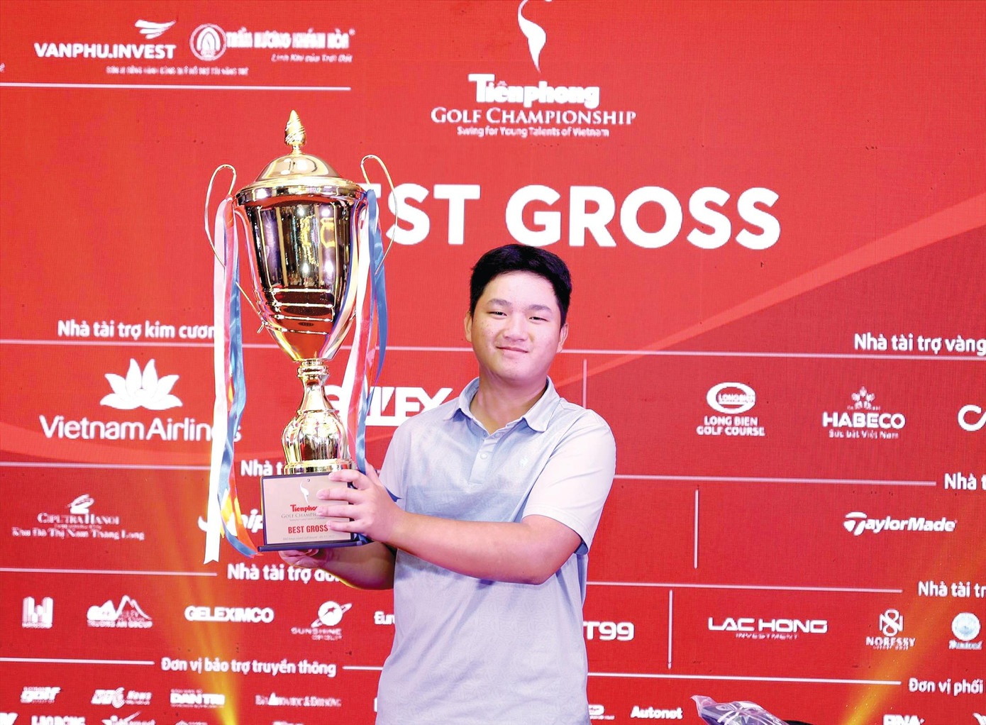 Nguyễn Anh Minh lần thứ 2 liên tiếp vô địch Tiền Phong Golf Championship. Ảnh: Như Ý