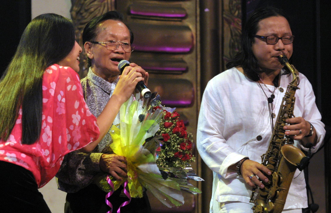 Nhạc sĩ Hồng Đăng thành công cả ở mảng ca khúc lẫn khí nhạc Ảnh: NGUYỄN ĐÌNH TOÁN Nhạc sĩ Hồng Đăng thành công cả ở mảng ca khúc lẫn khí nhạc Ảnh: NGUYỄN ĐÌNH TOÁN